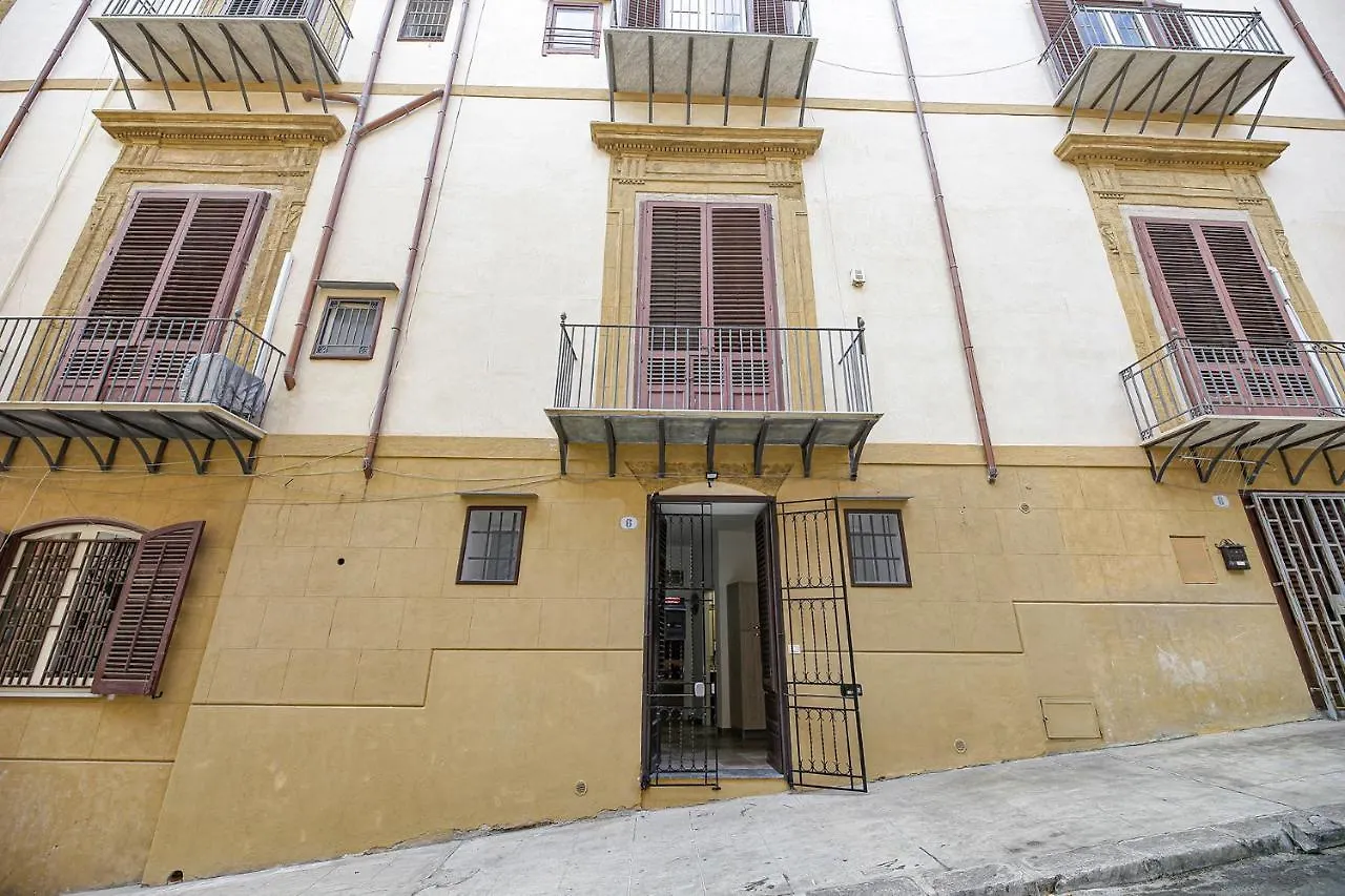 Appartamento Casa Raffadali, in centro storico a Palermo 0*,  Italia